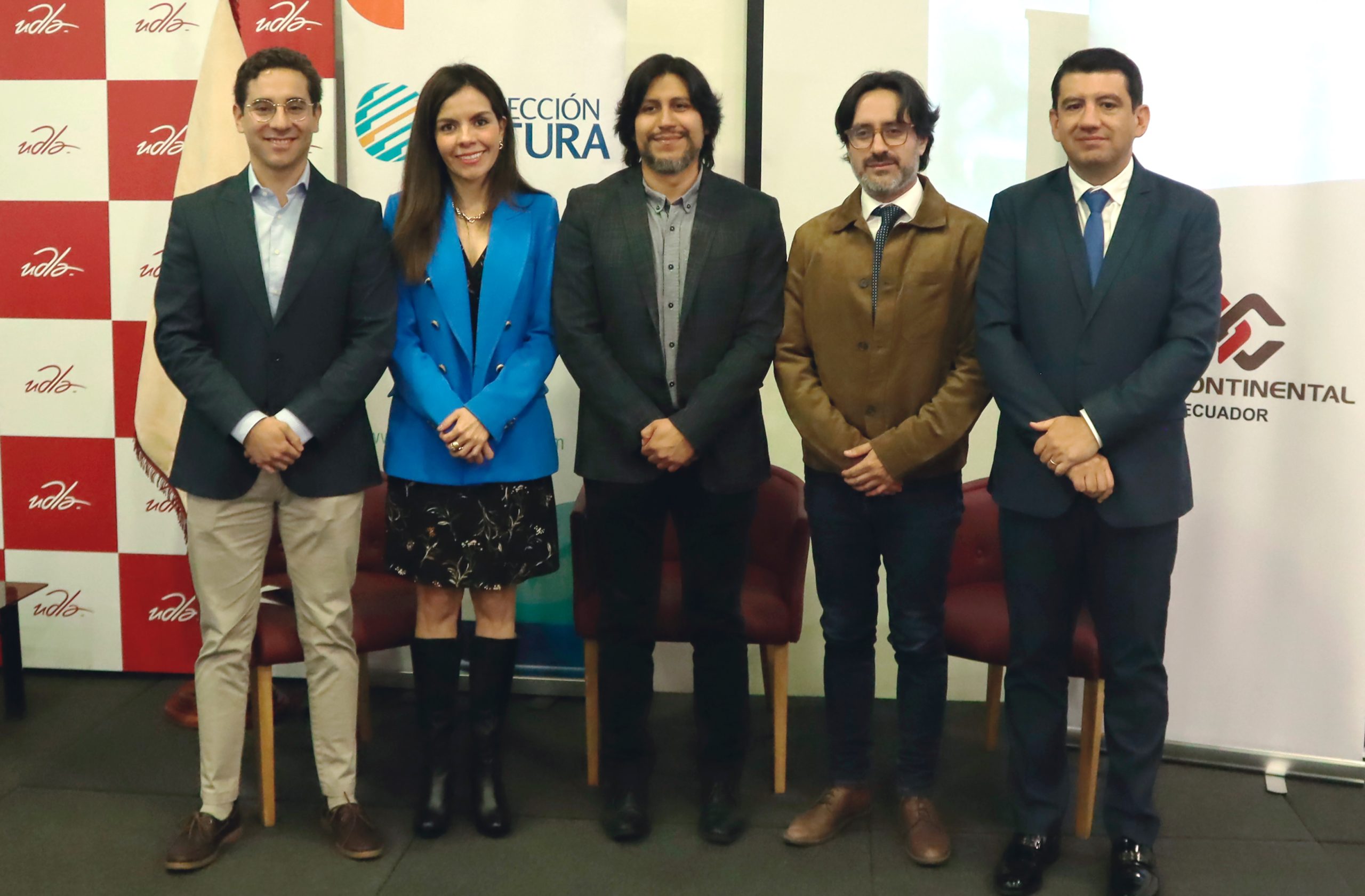 Con el objetivo de seguir creando conciencia sobre la importancia de que las empresas sumen a su gestión procesos enfocados en sostenibilidad, Proyección Futura y la Universidad de Las Américas (UDLA) desarrollaron el 1er. Bootcamp de Economía Circular y el 1er. Foro Voces Verdes, dos eventos que combinaron conocimientos teóricos y prácticos sobre la responsabilidad que tenemos con el ambiente, el cual se dio cita 14 y 15 de octubre en las instalaciones académicas de UDLA.
